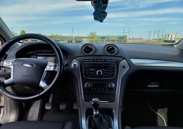 Ford Mondeo cena 21000 przebieg: 285000, rok produkcji 2011 z Radom małe 67